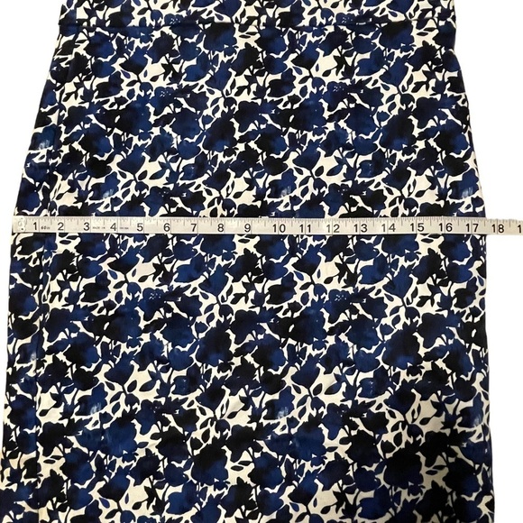 J. by J. Crew Blue/White/Black Abstract Floral Print Pencil Skirt - Sz 4 - Picture 9 of 10
